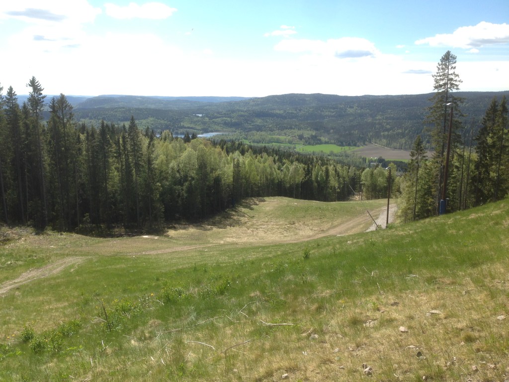 The view from the serpentine next to Wyllerløypa with the valley Sørkedalen in all its glory.